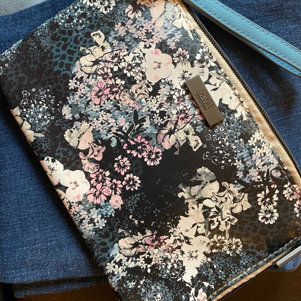 Jones New York Clutch